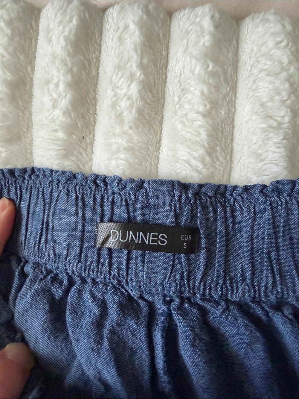 Dunnes High-Waist Women’s 55% Linen 45% Cotton Shorts in Navy - Picture 5 of 5